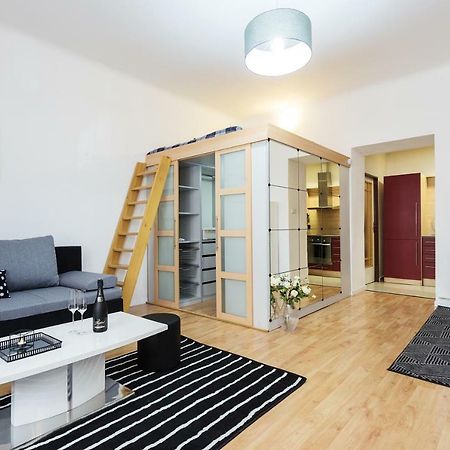 Stylish Apartment On Riverside Prague Extérieur photo