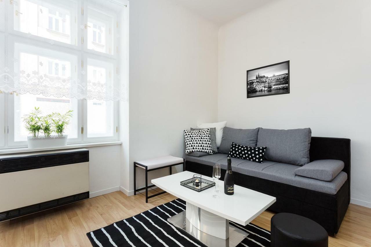 Stylish Apartment On Riverside Prague Extérieur photo