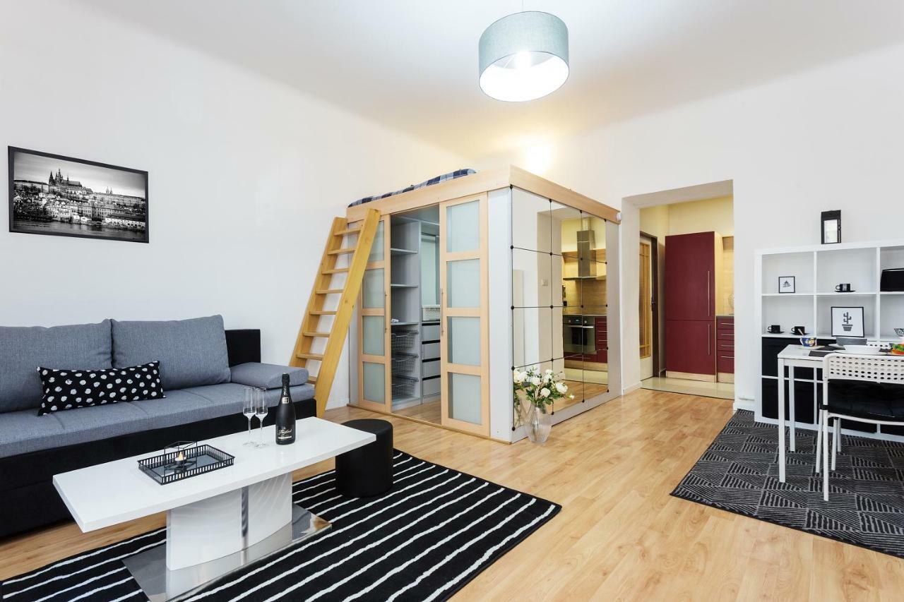 Stylish Apartment On Riverside Prague Extérieur photo